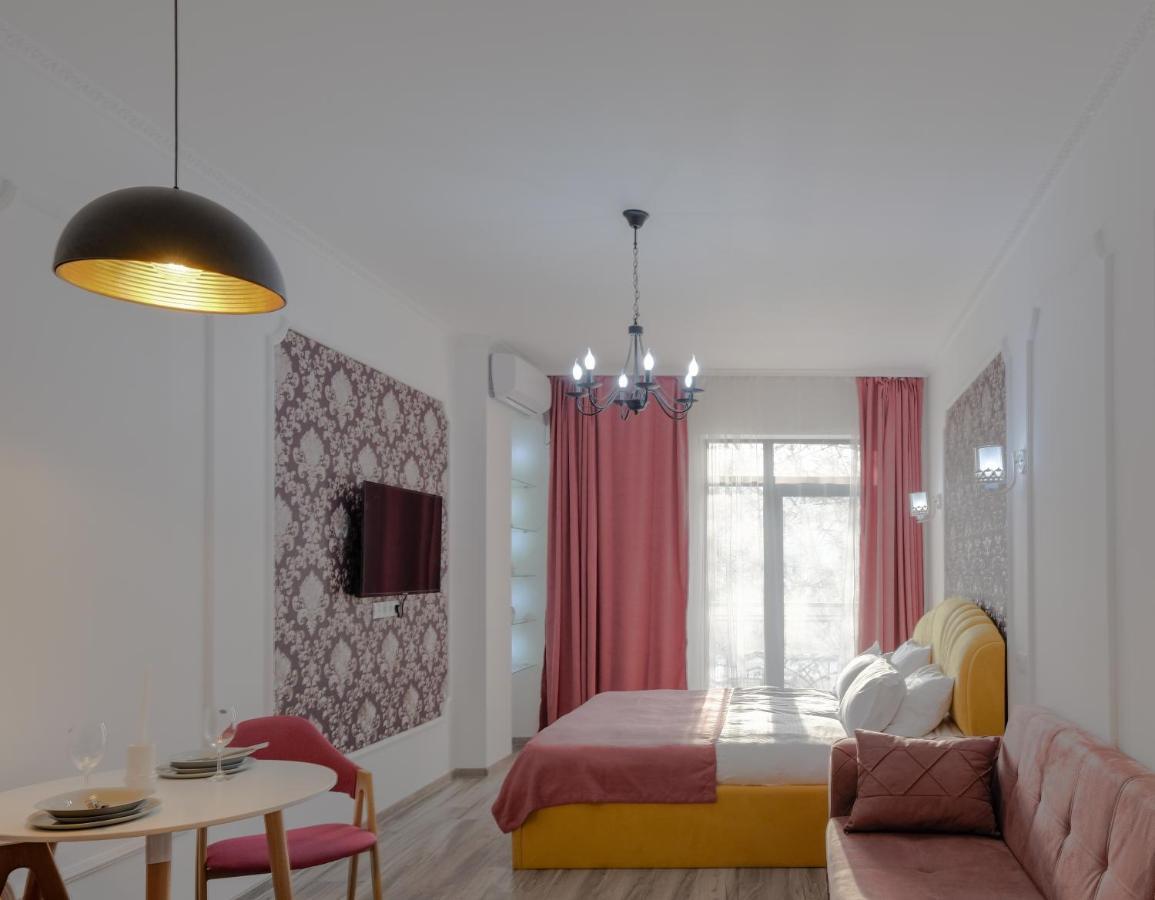 Iren River Side Apartments Тбилиси Экстерьер фото